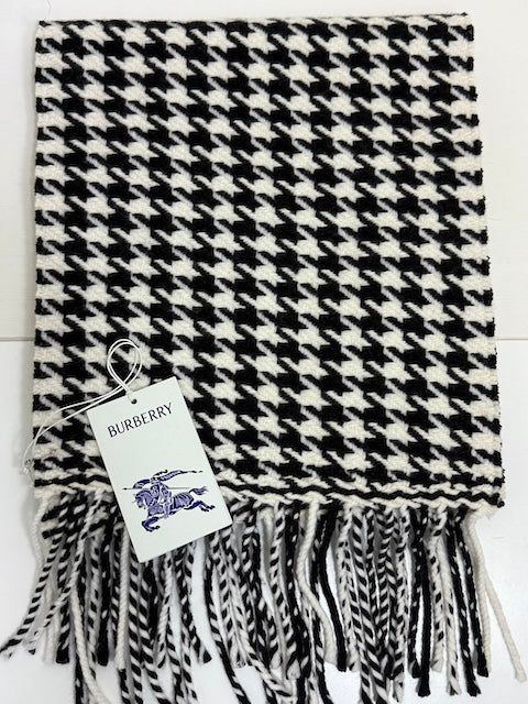 NEW Burberry scarf