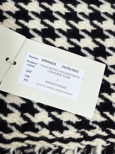 NEW Burberry scarf