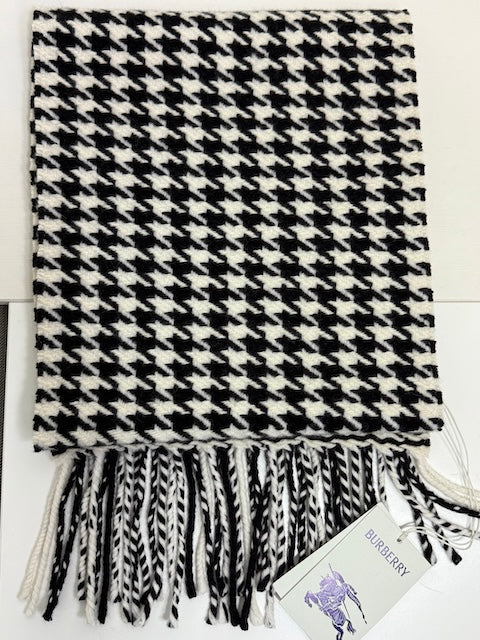 NEW Burberry scarf