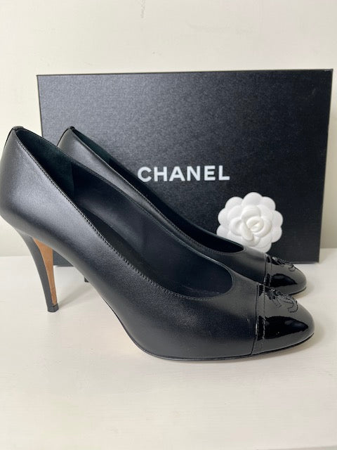 Chanel shoes size 40.5 will fit 40