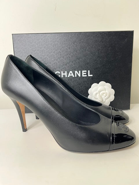 Chanel shoes size 40.5 will fit 40