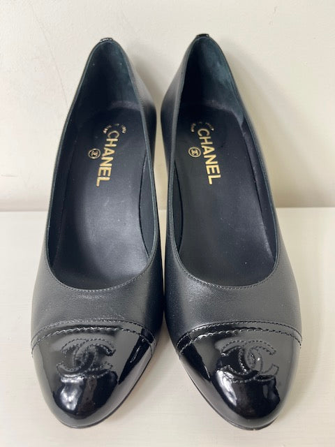 Chanel shoes size 40.5 will fit 40