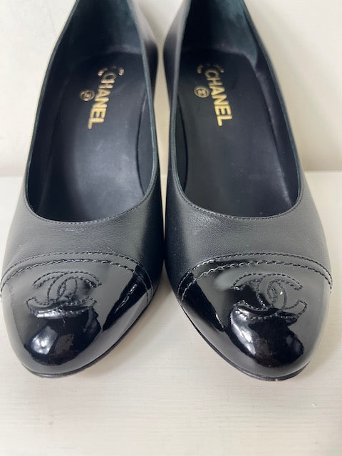 Chanel shoes size 40.5 will fit 40