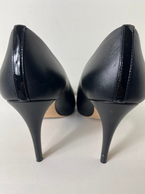 Chanel shoes size 40.5 will fit 40