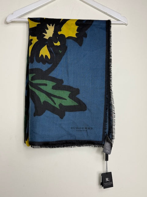 NEW Burberry scarf