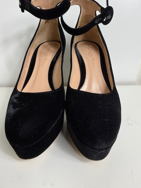 Gianvito Rossi heels size 36.5 smaller fitting