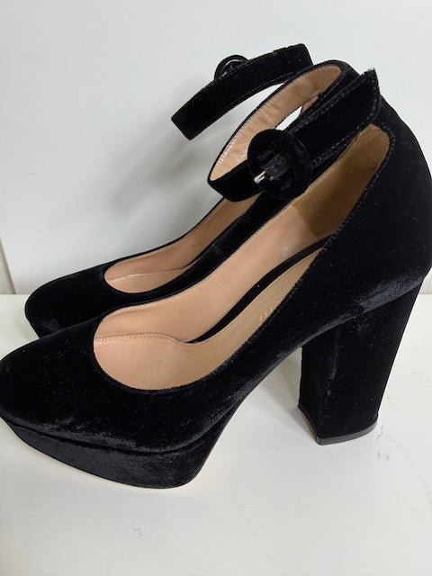 Gianvito Rossi heels size 36.5 smaller fitting