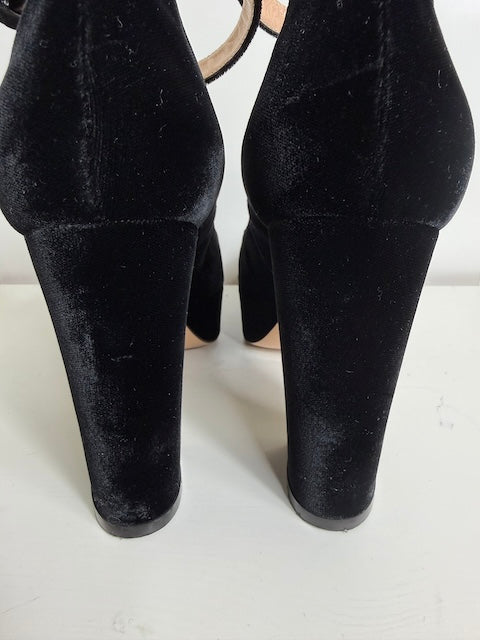 Gianvito Rossi heels size 36.5 smaller fitting