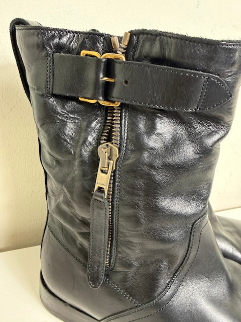 Burberry boots size 38 larger fitting