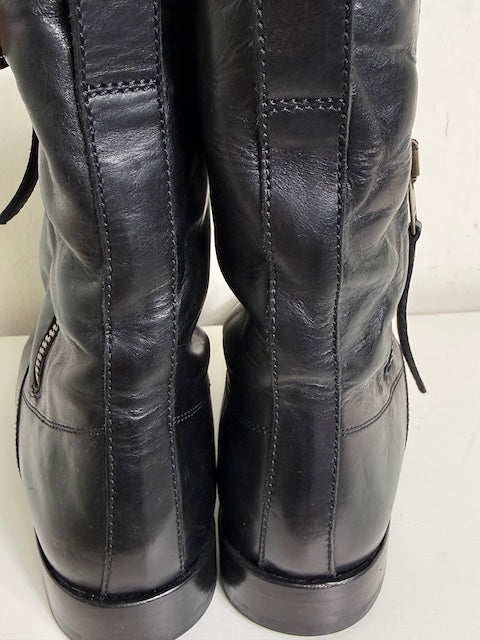Burberry boots size 38 larger fitting