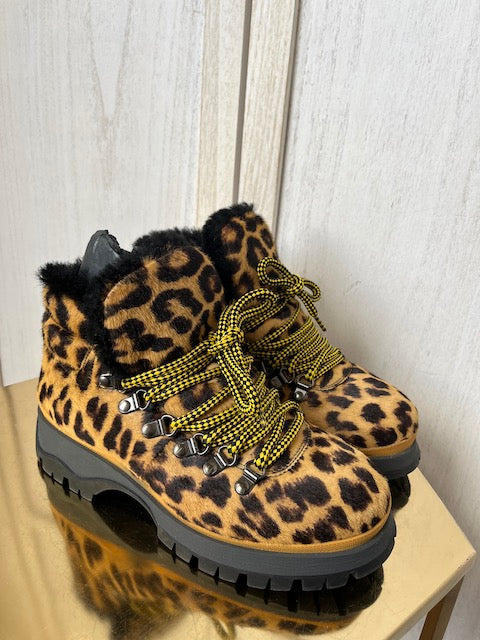 Prada boots size 36 will fit UK 3 - 4