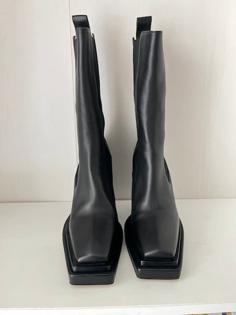 NEW Bottega Veneta boots size 40